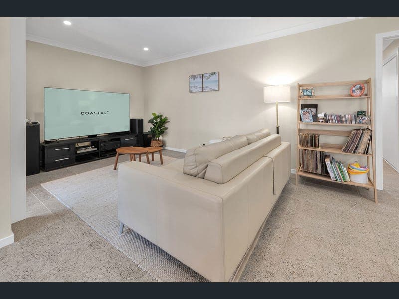 4/8 Wyberba Street, Tugun — photo 1 of 5