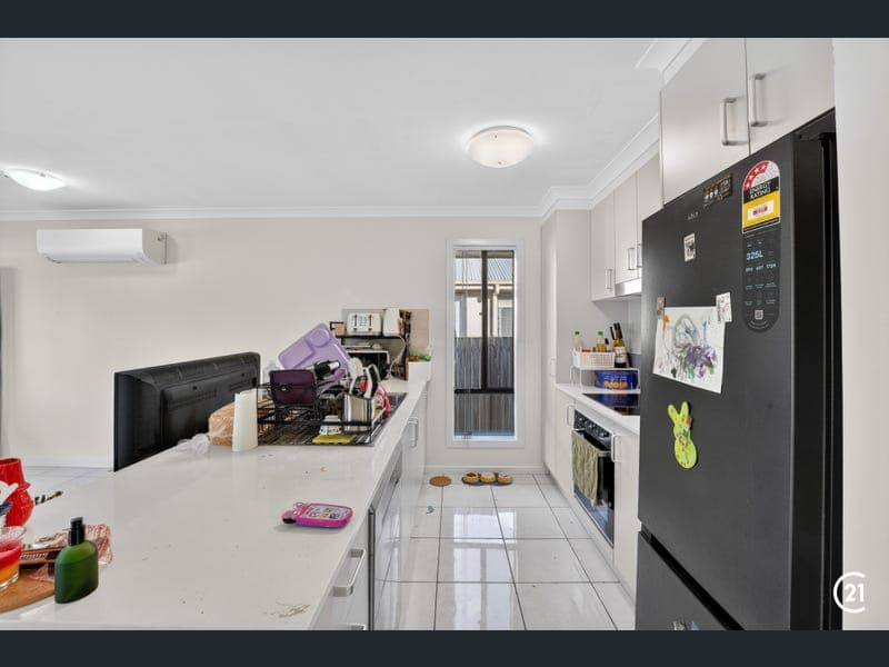 28 Drewett Avenue, Redbank Plains — photo 1 of 5