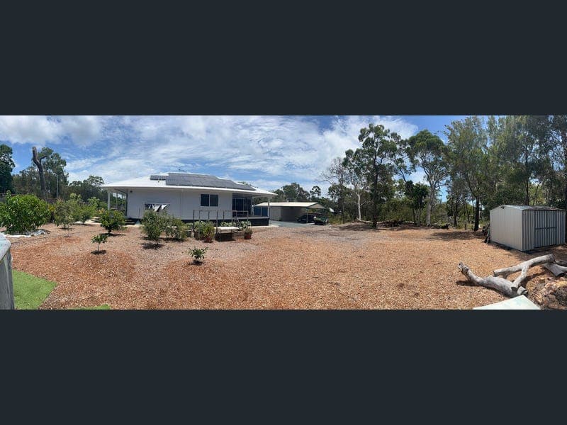 19-21 Wake Street, Macleay Island — photo 1 of 5
