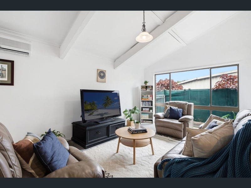 7 Hilltop Crescent, Maroochydore — photo 1 of 5