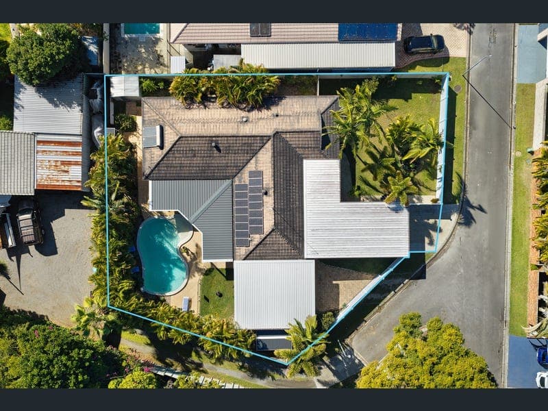 5 Narrogin Place, Burleigh Waters — photo 1 of 5