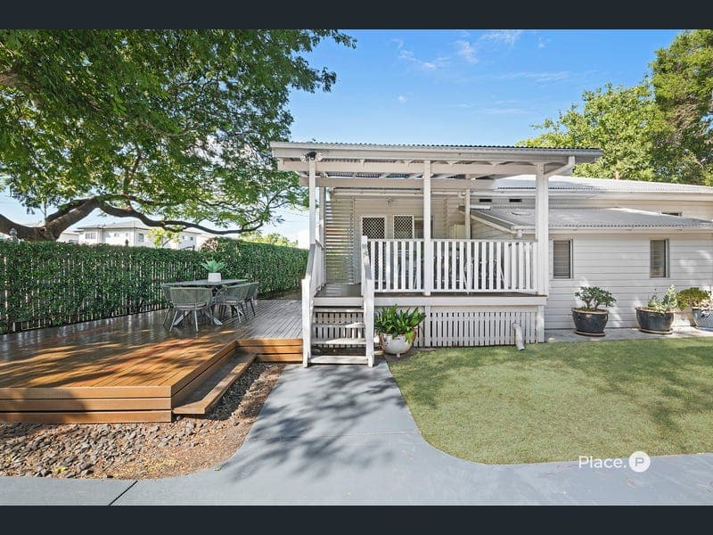 4 Connors Street, Graceville — photo 1 of 5
