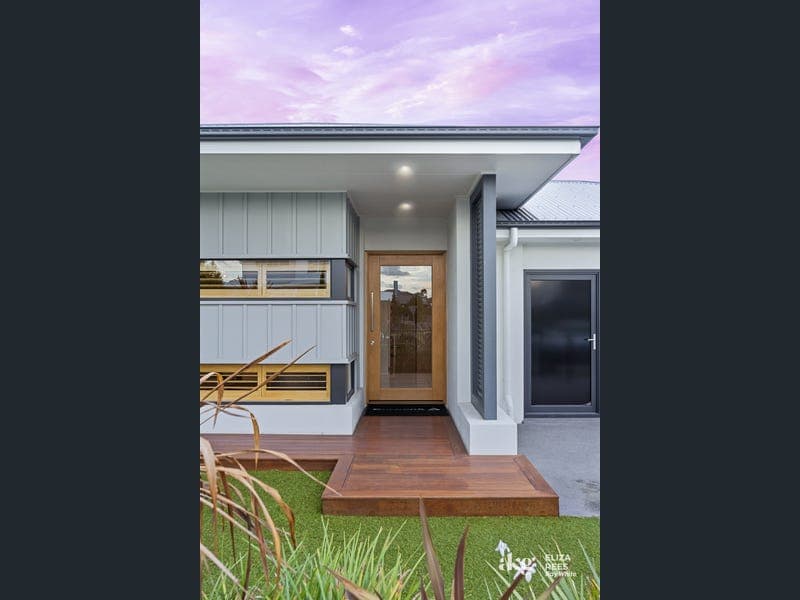 21 Guroman Drive, Greenbank — photo 1 of 5