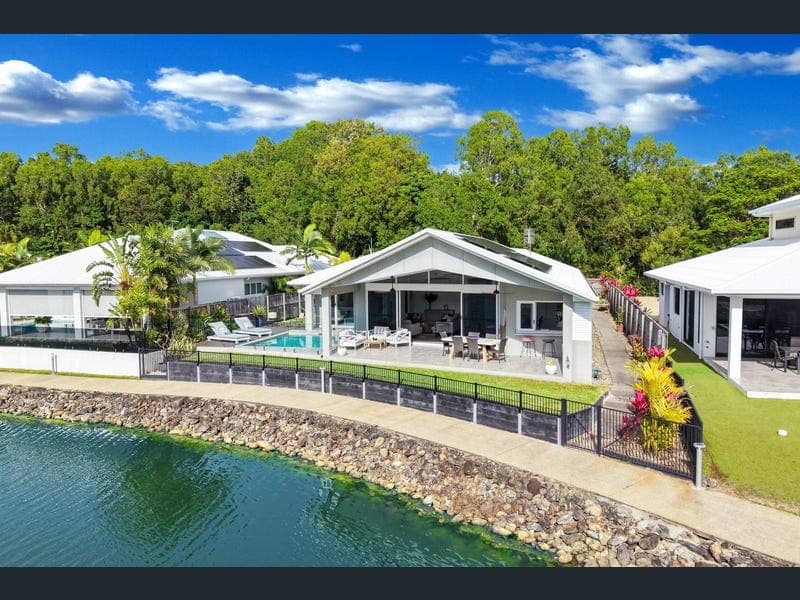 32 Blue Water Lane, Trinity Beach — photo 1 of 5