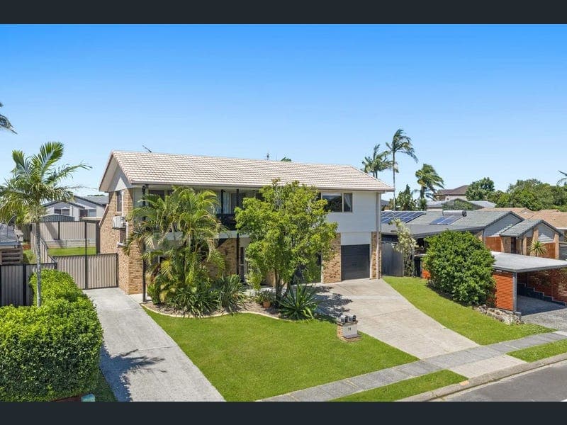76 Hickey Way Carrara — photo 1 of 5