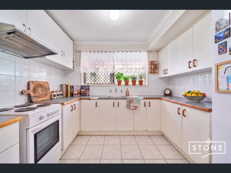 41 Limerick Drive, Crestmead — photo 1 of 5