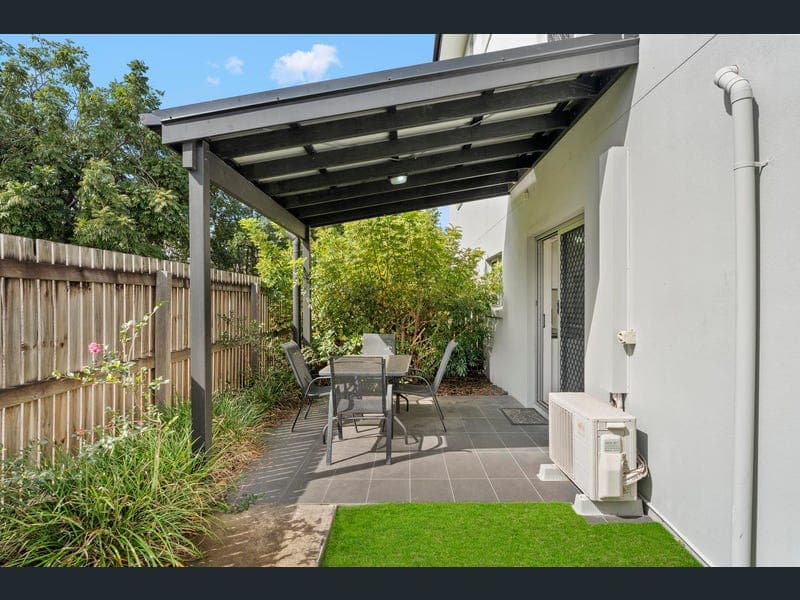 2/39 Nieppe Street, Kedron — photo 1 of 5