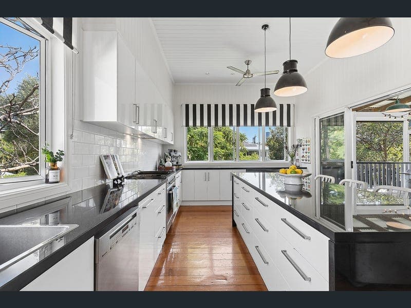 32 Barker Street, East Brisbane — photo 1 of 5