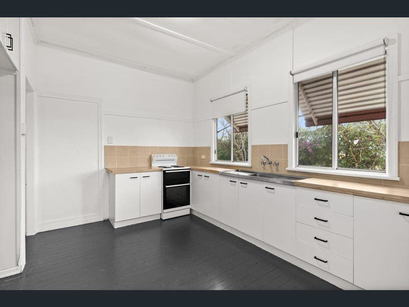 19 Devine Street, Harristown — photo 1 of 5
