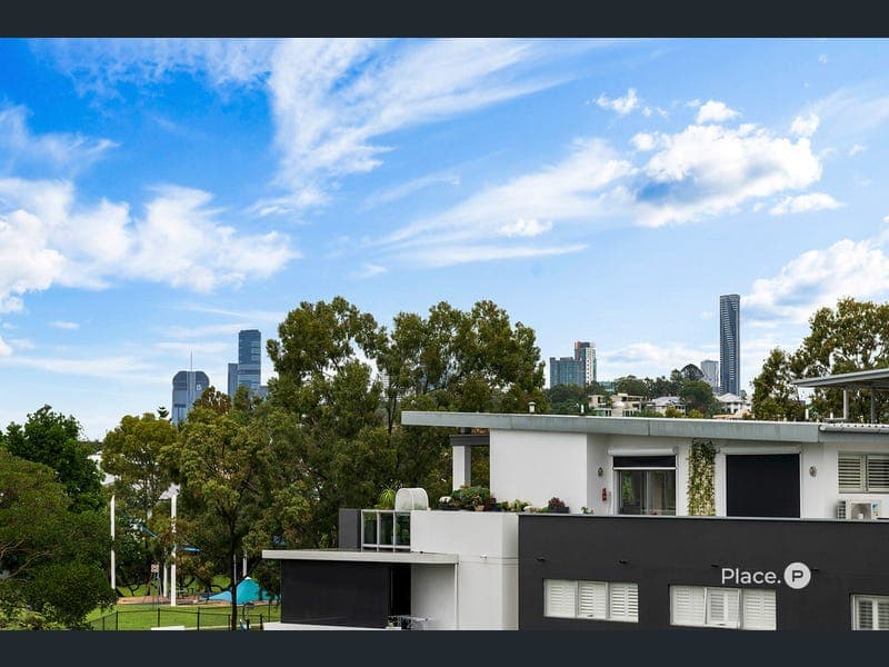 10/62 Love Street, Bulimba — photo 1 of 5