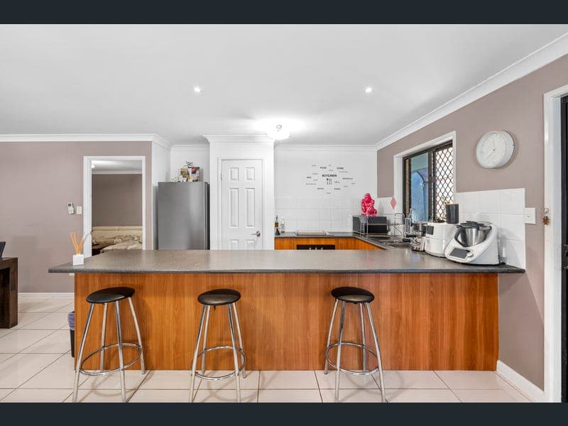 9 Highfields Court, Loganlea — photo 1 of 5