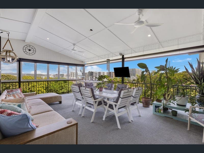 14 Tweed Street, Coolangatta — photo 1 of 5