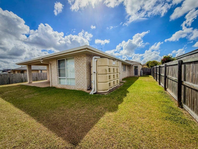 17 Fleet Street, Calliope — photo 1 of 5