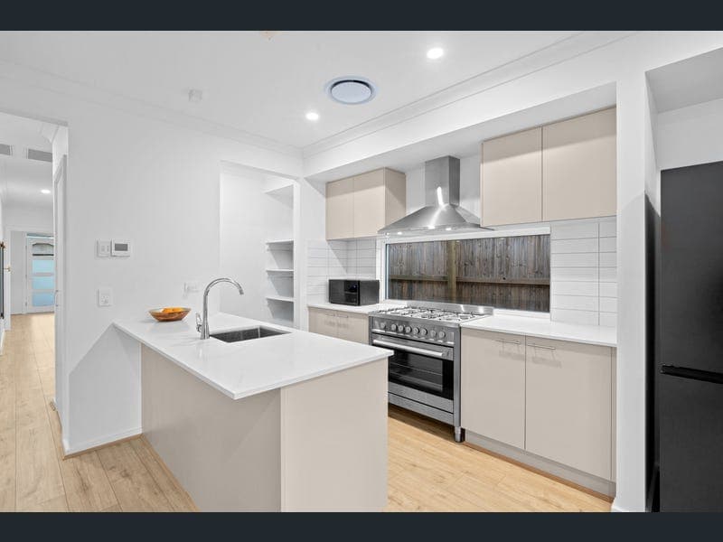 10 Charleston Place, Heathwood — photo 1 of 5