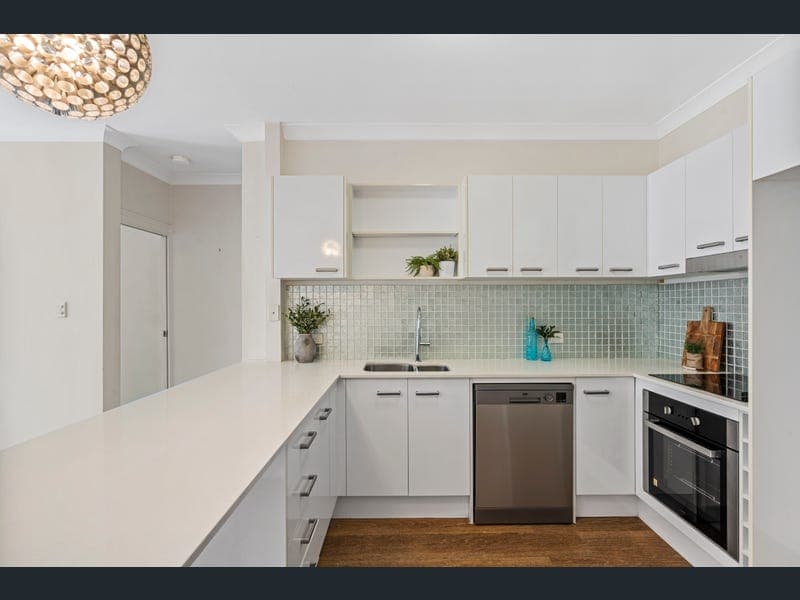 10/41 Glenora Street, Wynnum — photo 1 of 5