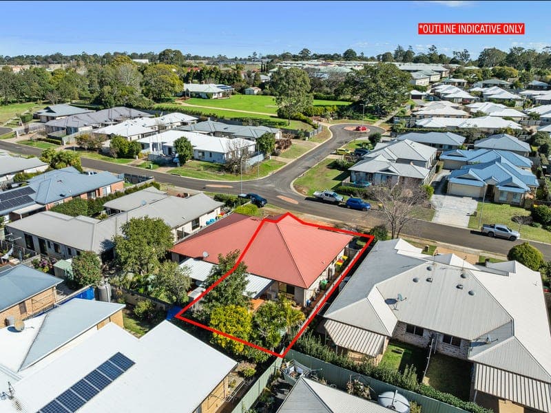 1/12 Sambar Court, Kearneys Spring — photo 1 of 5