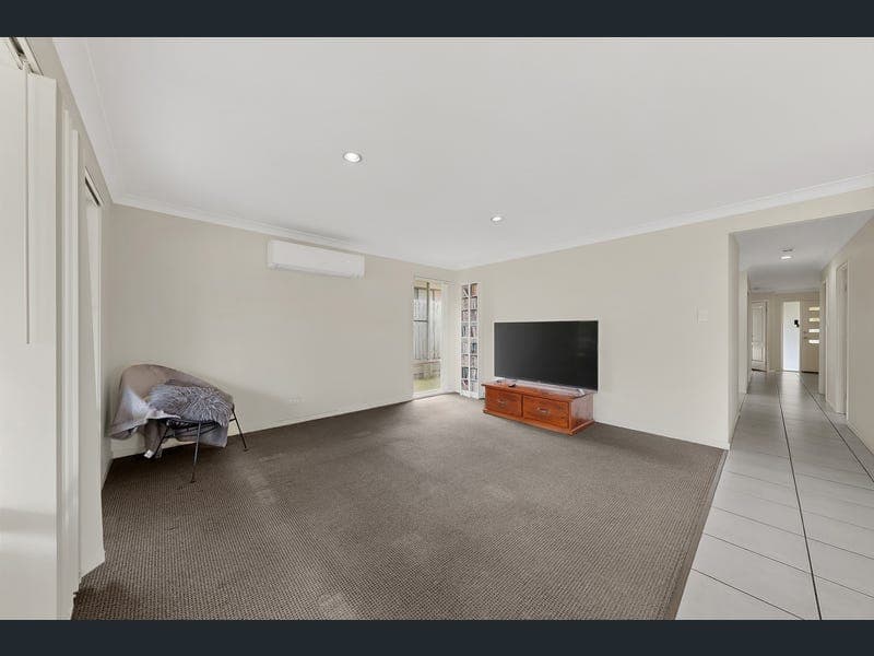26 Breezeway Drive, Bahrs Scrub — photo 1 of 5