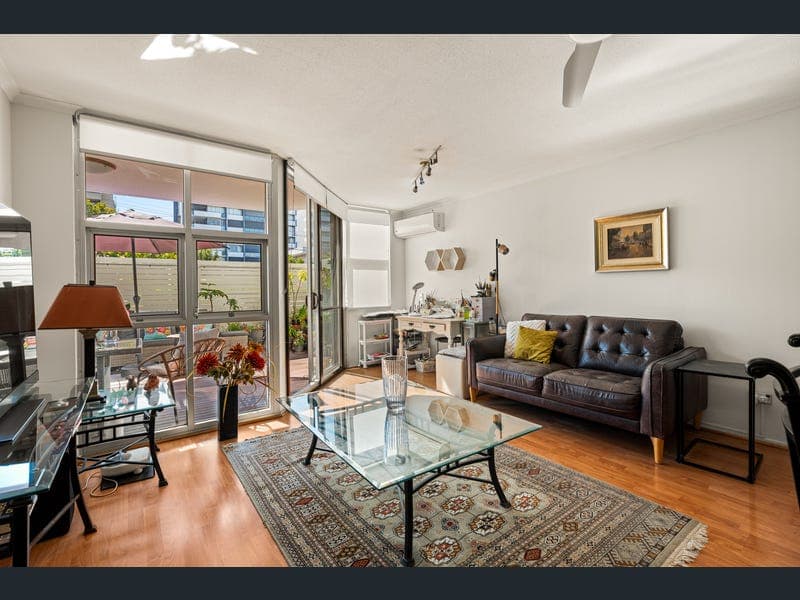 2/55 Thorn Street, Kangaroo Point — photo 1 of 5