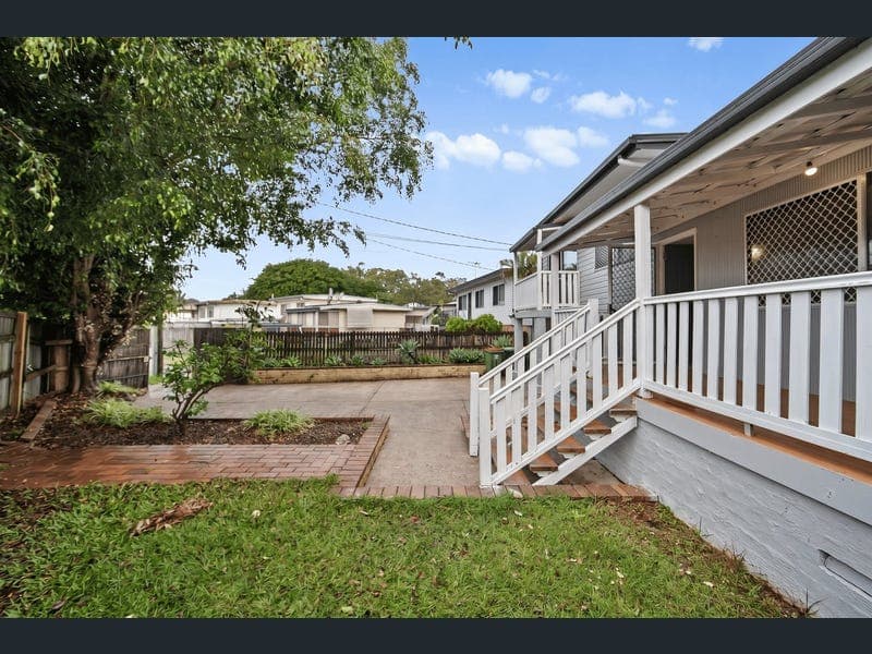 14 Astro Court, Slacks Creek — photo 1 of 5