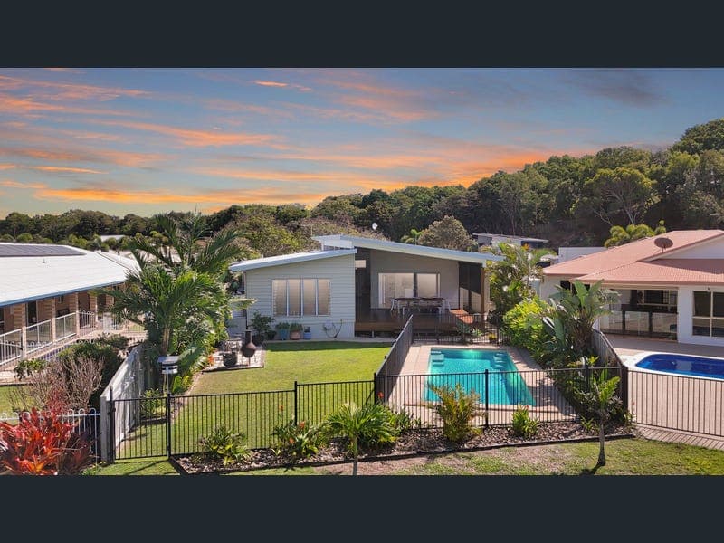 16 Portside Place, Shoal Point — photo 1 of 5