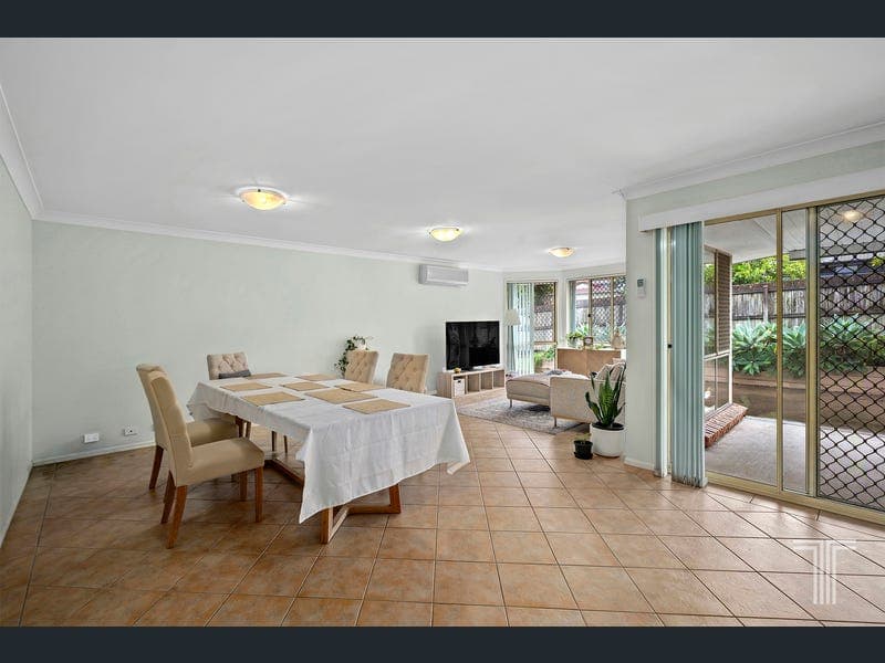 1 Alpena Close, Carindale — photo 1 of 5