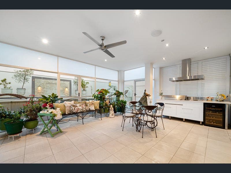 21 Lynell Street, Hamilton — photo 1 of 5
