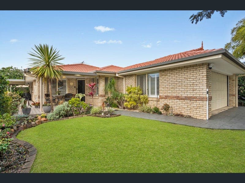 8 Murdock Place, Wakerley — photo 1 of 5