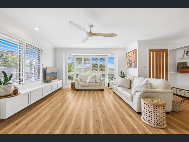 112 Universal Street, Oxenford — photo 1 of 5