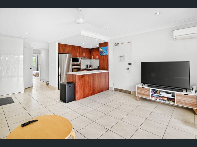 48/23 Wharf Road, Surfers Paradise — photo 1 of 5