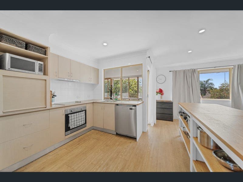 16 Russ Layton Drive, Emerald — photo 1 of 5