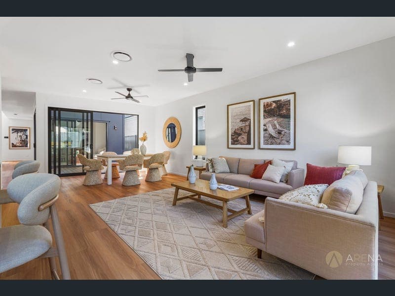 65 Steele Street, Holland Park — photo 1 of 5