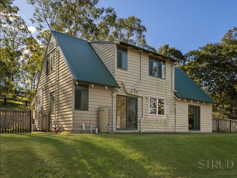 194-200 Honeyeater Drive, Greenbank — photo 1 of 5