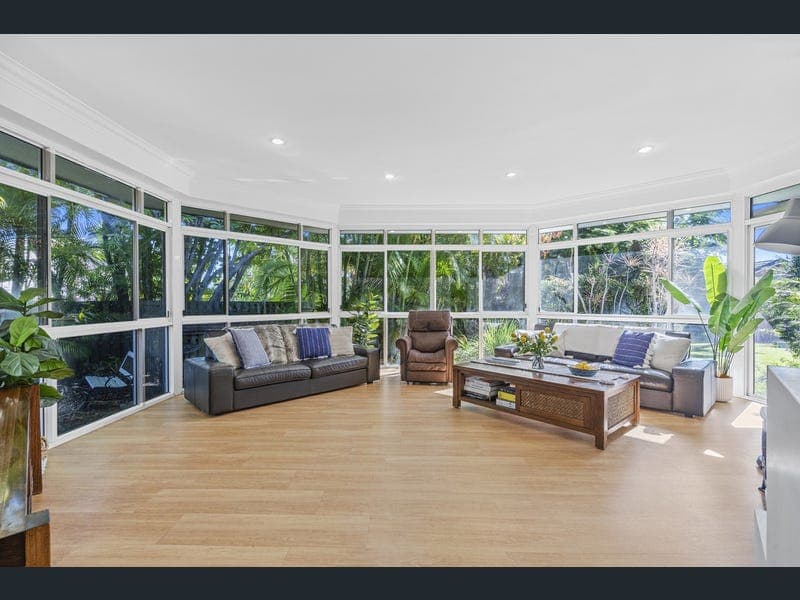 16 Yarraglen Place, Parkwood — photo 1 of 5