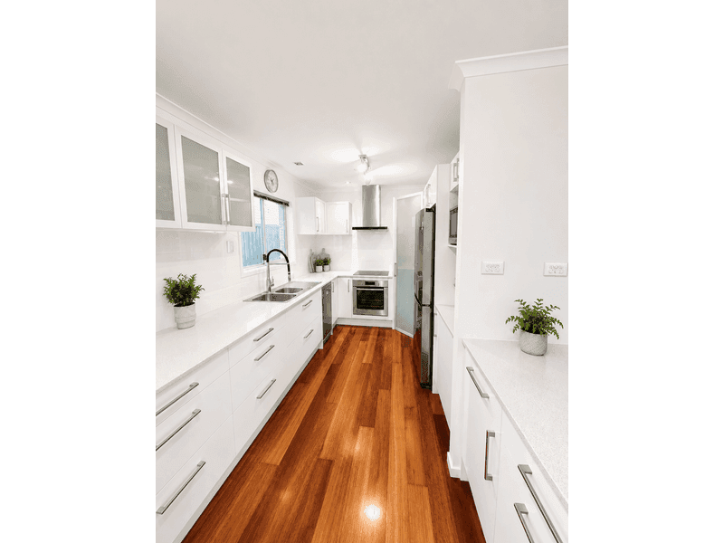 38 Sungold Avenue, Southport — photo 1 of 5