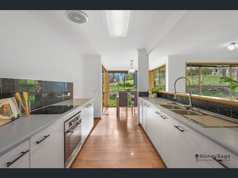 181-183 Brushwood Crescent, Cedar Grove — photo 1 of 5