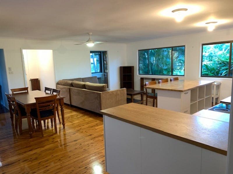 19 Kingfisher Street, Coochiemudlo Island — photo 1 of 5
