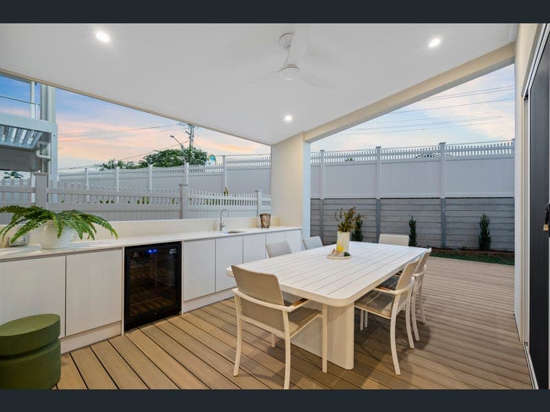 6 Primrose Parade, Wynnum West — photo 1 of 5