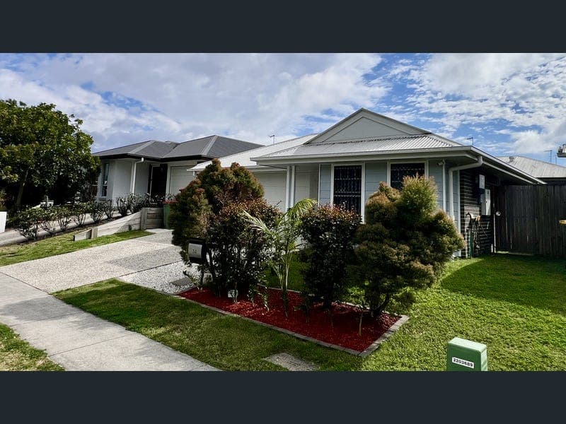 34 Almandin Street, Logan Reserve — photo 1 of 5