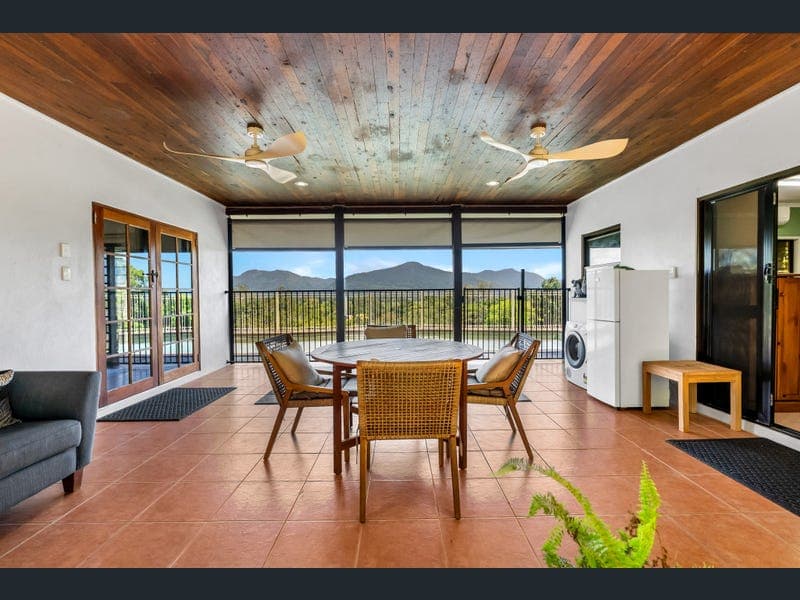 60 Cassowary Street, Freshwater — photo 1 of 5