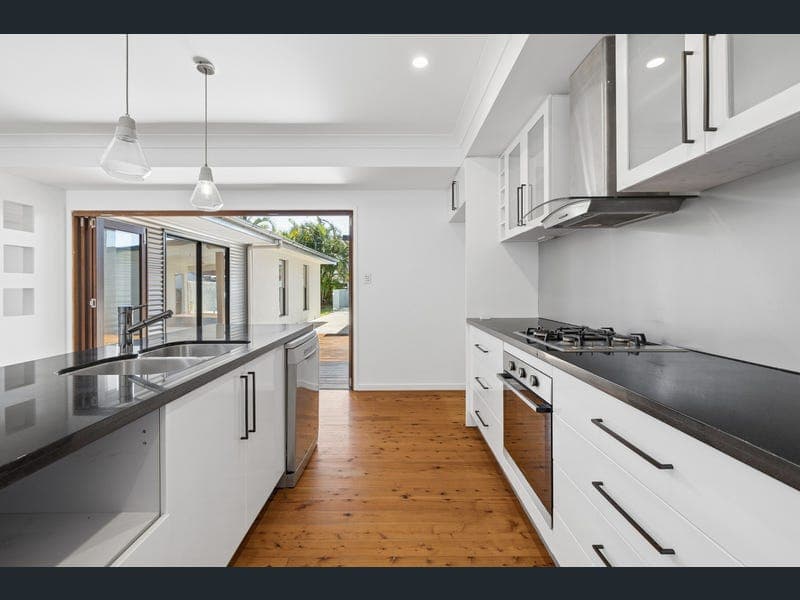 29 Ocean Street, Runaway Bay — photo 1 of 5