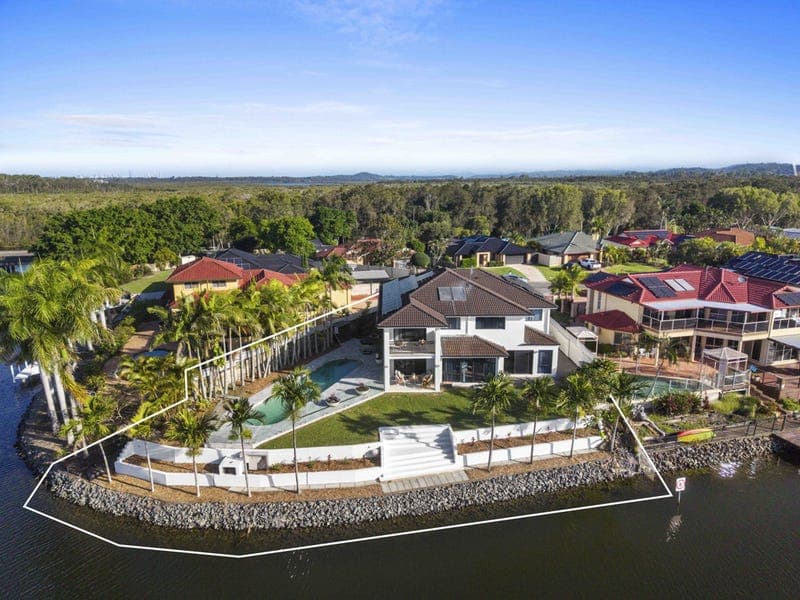 66 Lakeshore Drive, Helensvale — photo 1 of 5