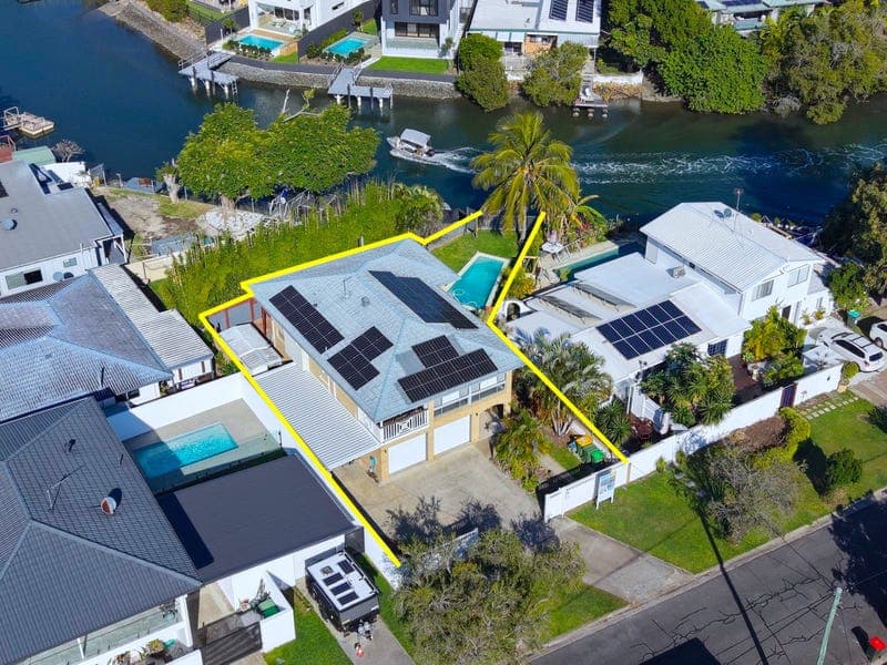 14 Kilmartin Esplanade, Biggera Waters — photo 1 of 5