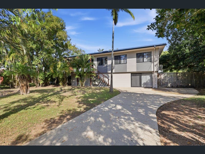 26 Pacific Drive, Blacks Beach — photo 1 of 5