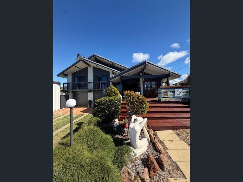 91 Sea Esplanade, Burnett Heads — photo 1 of 5