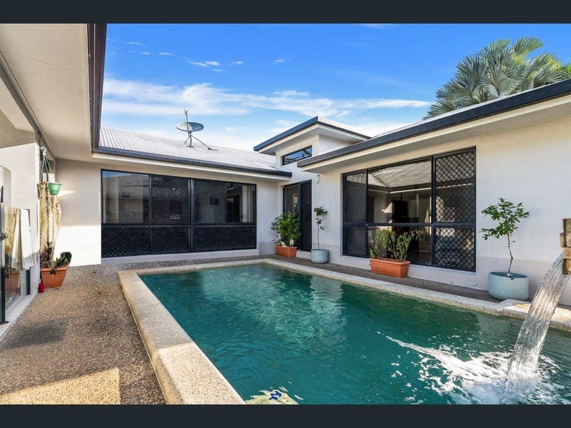 25 John Malcolm Street, Redlynch — photo 1 of 5
