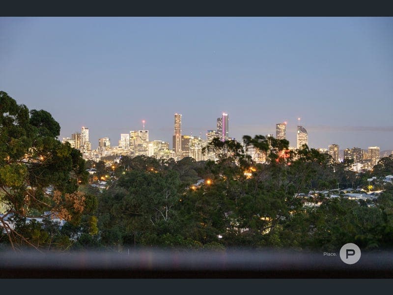 97 Outlook Crescent, Bardon — photo 1 of 5