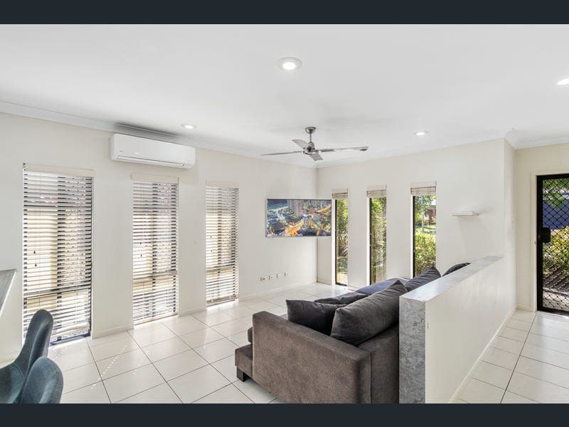 16 Hatch Close, Trinity Beach — photo 1 of 5