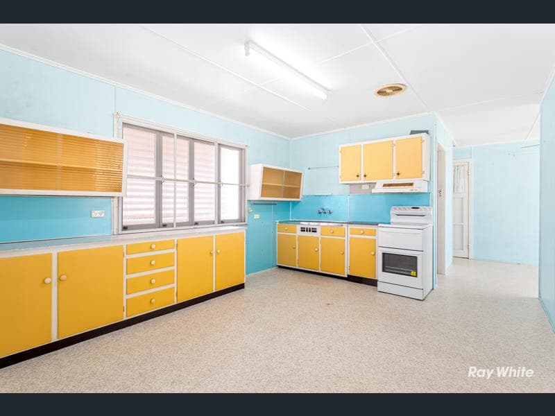 13 Poplar Street, Cooee Bay — photo 1 of 5