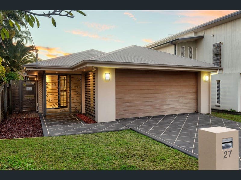 27 Ryhill Road, Sunnybank Hills — photo 1 of 5