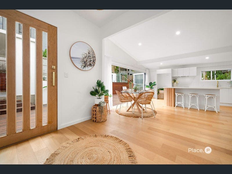 4 Nealdon Street, Holland Park — photo 1 of 5